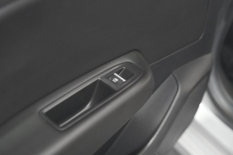 Renault Clio TCe 100 Intens | Parkeersensoren | Apple Carplay | Climate Control