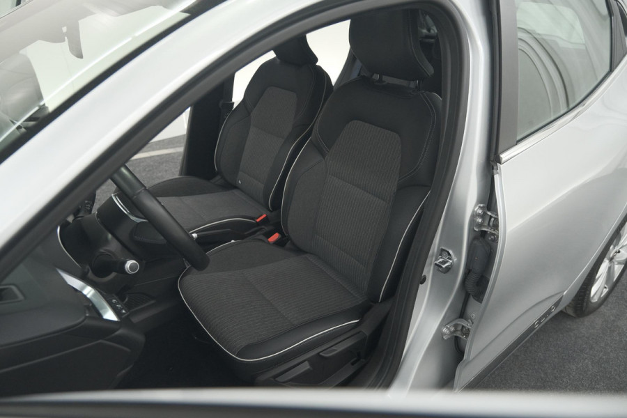 Renault Clio TCe 100 Intens | Parkeersensoren | Apple Carplay | Climate Control