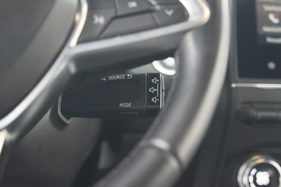Renault Clio TCe 100 Intens | Parkeersensoren | Apple Carplay | Climate Control