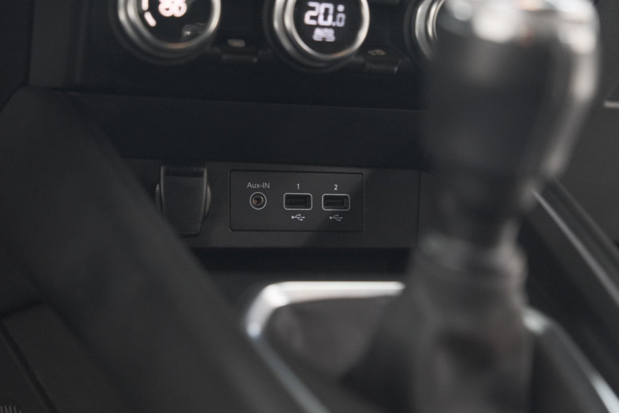 Renault Clio TCe 100 Intens | Parkeersensoren | Apple Carplay | Climate Control