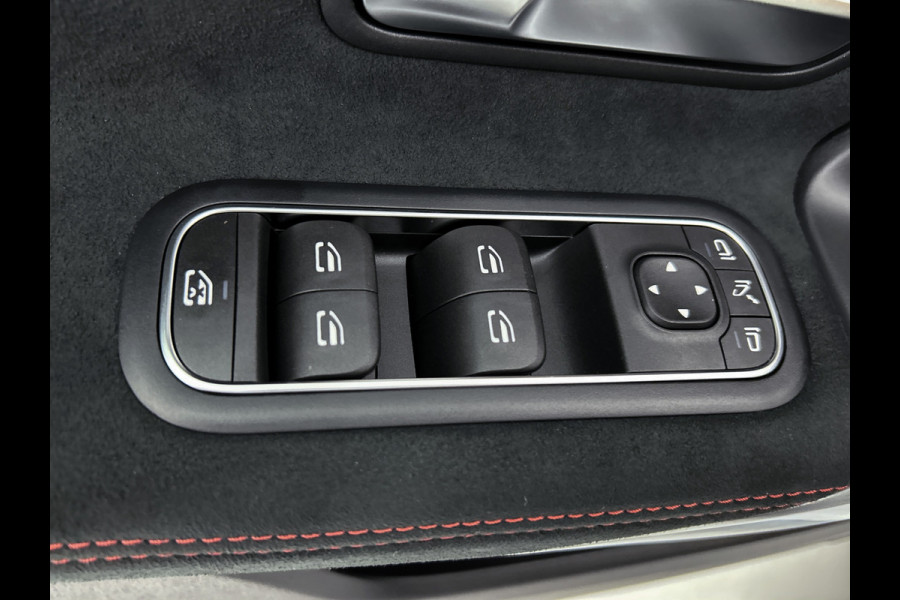 Mercedes-Benz A-Klasse 250 e AMG Plug-In Hybride Auto Show Tilburg | 5 spaaks lichtmetalen velgen | MBUX wide screen | Navigatie | Parking support met camera achter | Inclusief 24 maanden Mercedes-Benz Certified garantie voor Europa.