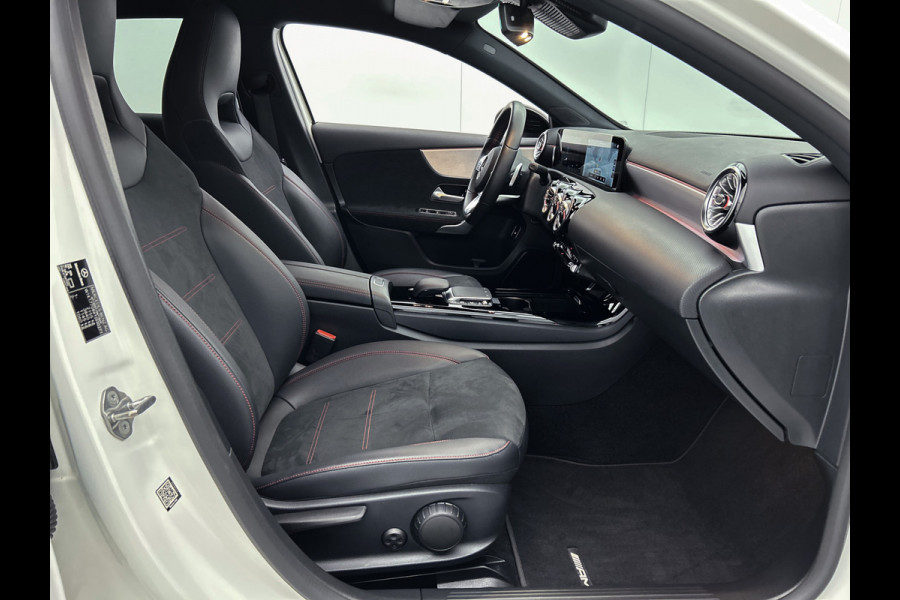 Mercedes-Benz A-Klasse 250 e AMG Plug-In Hybride Auto Show Tilburg | 5 spaaks lichtmetalen velgen | MBUX wide screen | Navigatie | Parking support met camera achter | Inclusief 24 maanden Mercedes-Benz Certified garantie voor Europa.