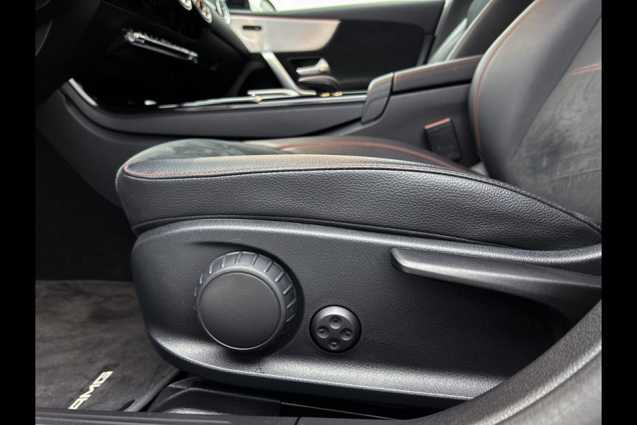 Mercedes-Benz A-Klasse 250 e AMG Plug-In Hybride Auto Show Tilburg | 5 spaaks lichtmetalen velgen | MBUX wide screen | Navigatie | Parking support met camera achter | Inclusief 24 maanden Mercedes-Benz Certified garantie voor Europa.