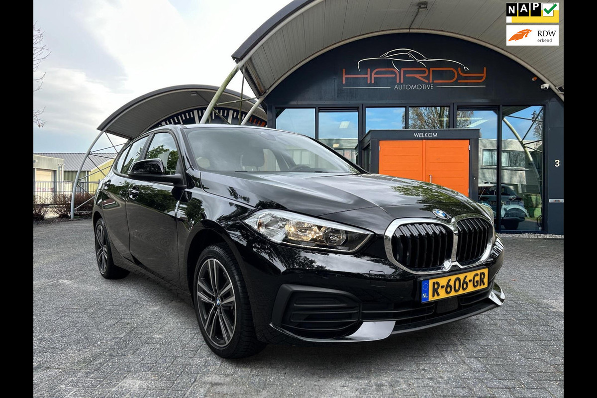 BMW 1-serie 116i 5-Deurs M-Stuur NL-Auto Rijklaarprijs BMW 1-serie 116i 5-Deurs M-Stuur NL-Auto Rijklaarprijs