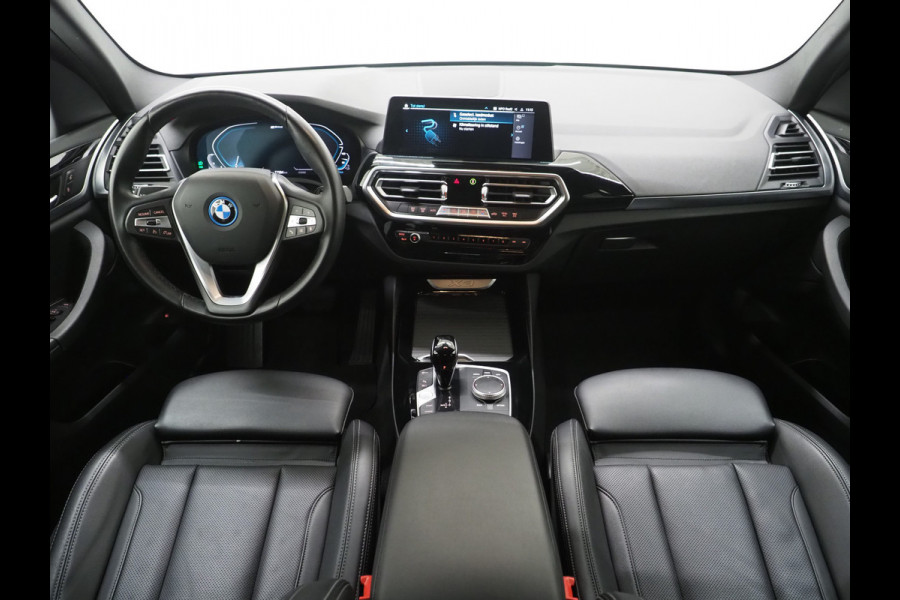 BMW X3 xDrive30e LCI 292PK | Leder | Sportstoelen | Zwarte Hemel | Camera | DAB | Carplay