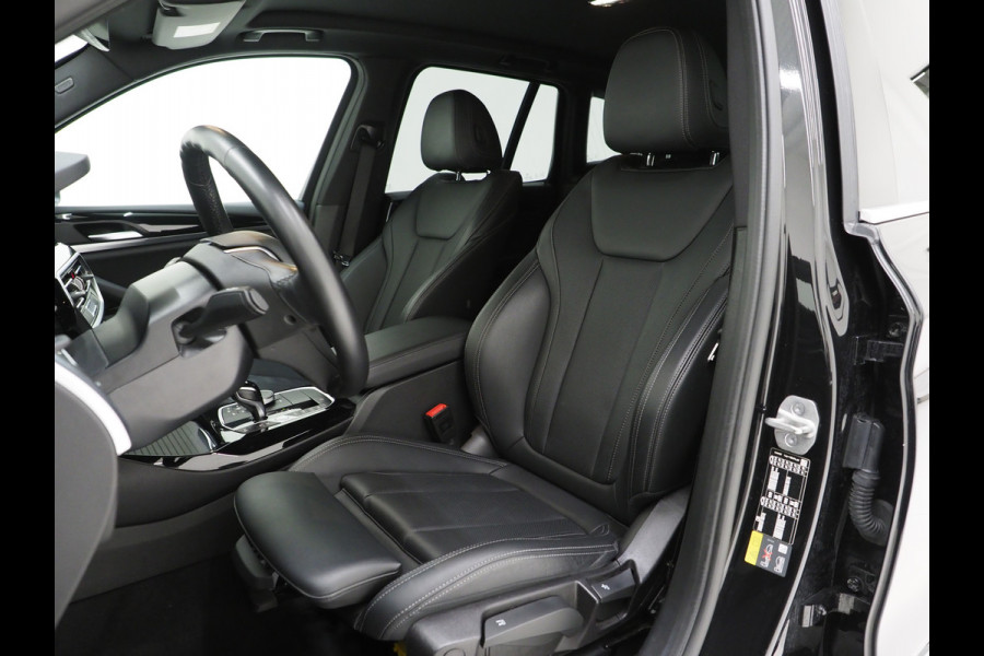 BMW X3 xDrive30e LCI 292PK | Leder | Sportstoelen | Zwarte Hemel | Camera | DAB | Carplay