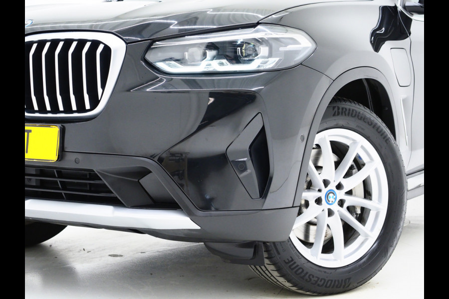 BMW X3 xDrive30e LCI 292PK | Leder | Sportstoelen | Zwarte Hemel | Camera | DAB | Carplay