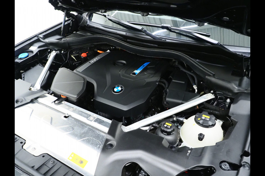 BMW X3 xDrive30e LCI 292PK | Leder | Sportstoelen | Zwarte Hemel | Camera | DAB | Carplay