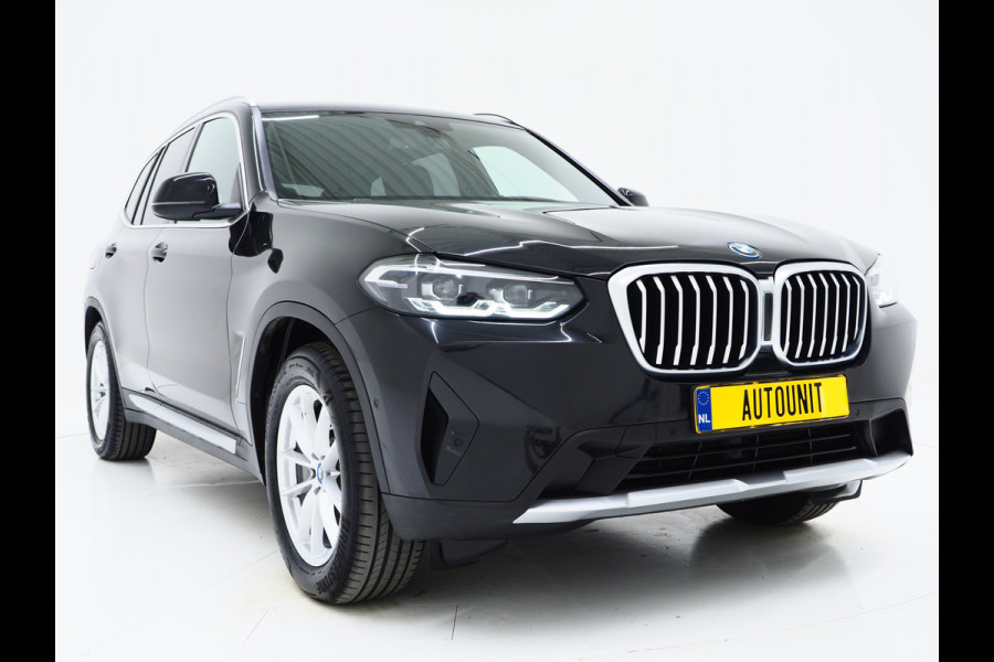 BMW X3 xDrive30e LCI 292PK | Leder | Sportstoelen | Zwarte Hemel | Camera | DAB | Carplay