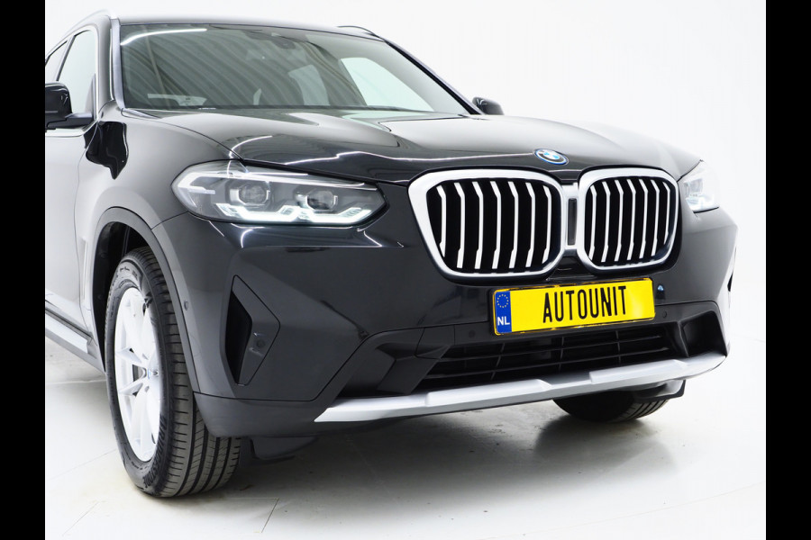 BMW X3 xDrive30e LCI 292PK | Leder | Sportstoelen | Zwarte Hemel | Camera | DAB | Carplay