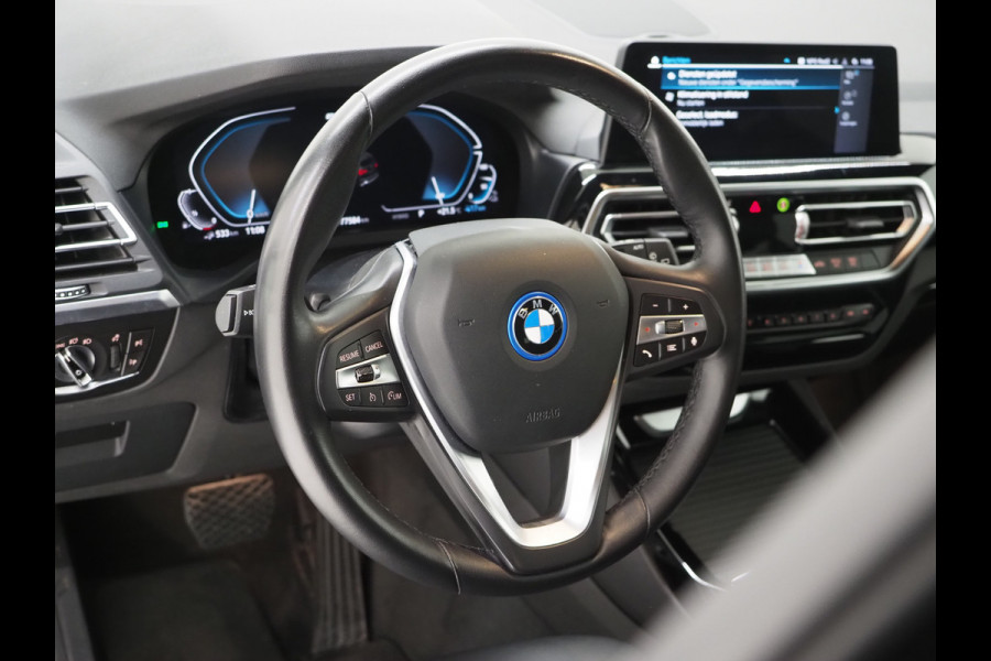 BMW X3 xDrive30e LCI 292PK | Leder | Sportstoelen | Zwarte Hemel | Camera | DAB | Carplay