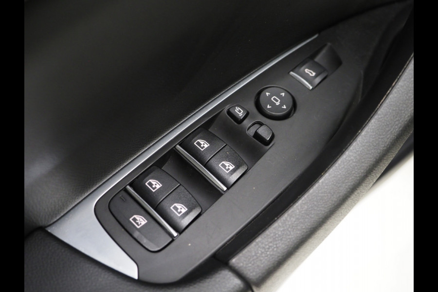 BMW X3 xDrive30e LCI 292PK | Leder | Sportstoelen | Zwarte Hemel | Camera | DAB | Carplay