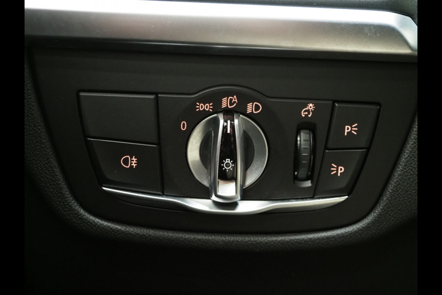 BMW X3 xDrive30e LCI 292PK | Leder | Sportstoelen | Zwarte Hemel | Camera | DAB | Carplay