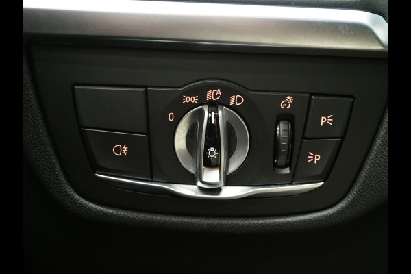 BMW X3 xDrive30e LCI 292PK | Leder | Sportstoelen | Zwarte Hemel | Camera | DAB | Carplay