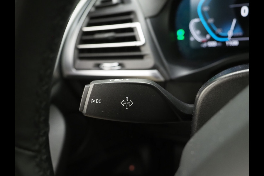BMW X3 xDrive30e LCI 292PK | Leder | Sportstoelen | Zwarte Hemel | Camera | DAB | Carplay