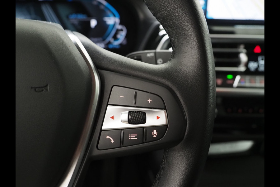 BMW X3 xDrive30e LCI 292PK | Leder | Sportstoelen | Zwarte Hemel | Camera | DAB | Carplay