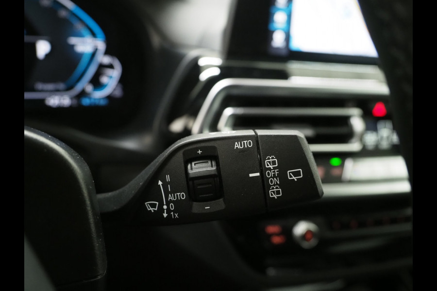 BMW X3 xDrive30e LCI 292PK | Leder | Sportstoelen | Zwarte Hemel | Camera | DAB | Carplay