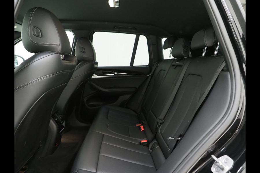 BMW X3 xDrive30e LCI 292PK | Leder | Sportstoelen | Zwarte Hemel | Camera | DAB | Carplay