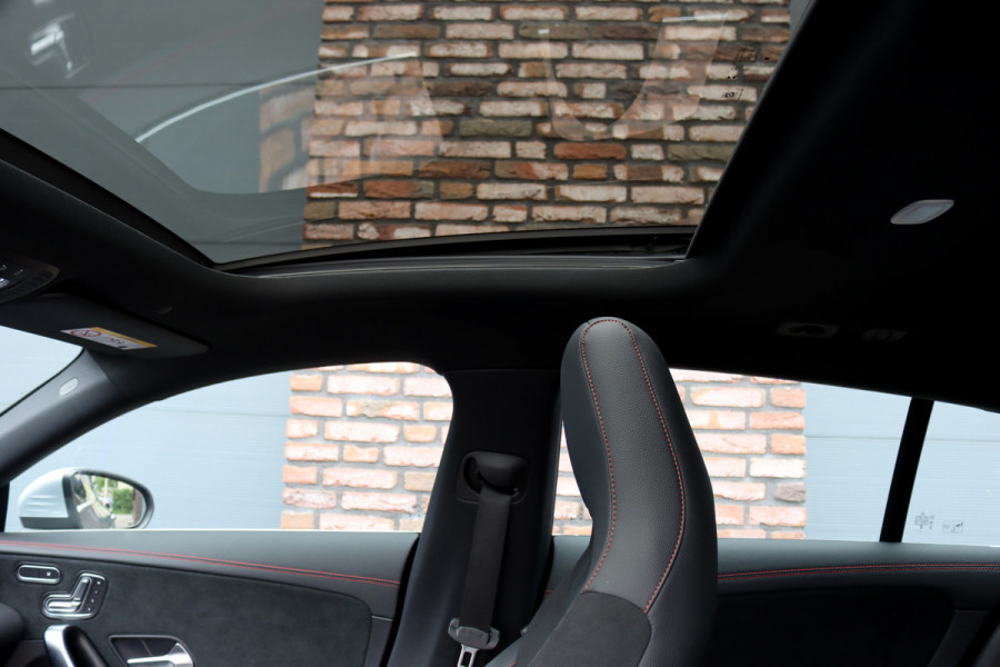 Mercedes-Benz CLA-Klasse Shooting Brake 250 e Star Edition AMG Line Aut8 | Panoramadak | Distronic | Memory | Trekhaak | Verwarmd Stuurwiel | HUD | Multibeam LED | Keyless Go | Advanced Sound System |