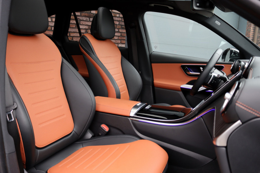 Mercedes-Benz GLC 400e 4MATIC AMG Line Aut9 | Luchtvering | Achterasbesturing | Distronic+ | Burmester | Stoelventilatie | Verwarmd Stuurwiel | Trekhaak | HUD | Leder | Digital Light | Panoramadak |
