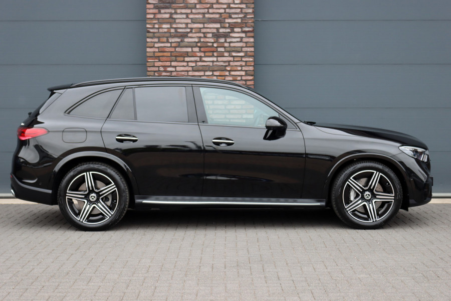 Mercedes-Benz GLC 400e 4MATIC AMG Line Aut9 | Luchtvering | Achterasbesturing | Distronic+ | Burmester | Stoelventilatie | Verwarmd Stuurwiel | Trekhaak | HUD | Leder | Digital Light | Panoramadak |