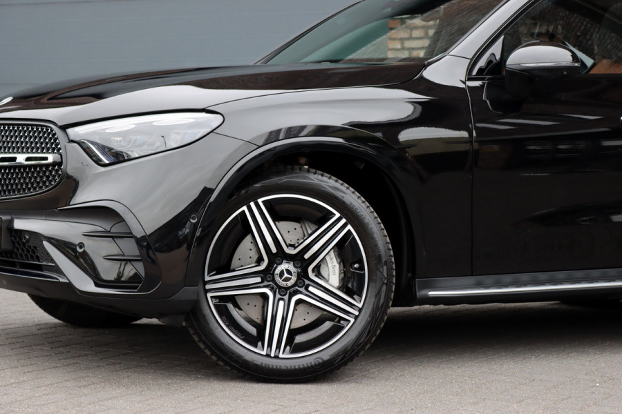 Mercedes-Benz GLC 400e 4MATIC AMG Line Aut9 | Luchtvering | Achterasbesturing | Distronic+ | Burmester | Stoelventilatie | Verwarmd Stuurwiel | Trekhaak | HUD | Leder | Digital Light | Panoramadak |