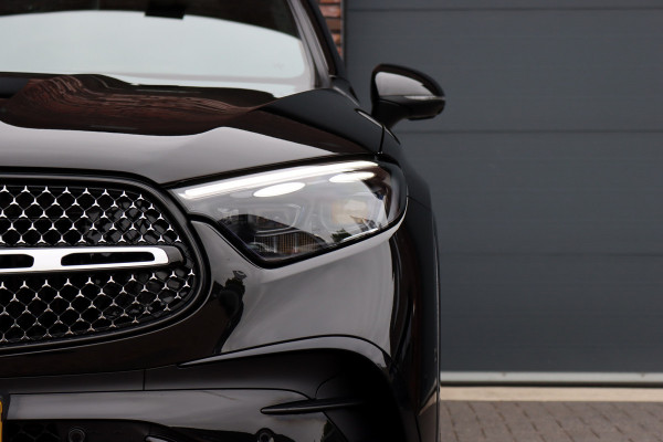 Mercedes-Benz GLC 400e 4MATIC AMG Line Aut9 | Luchtvering | Achterasbesturing | Distronic+ | Burmester | Stoelventilatie | Verwarmd Stuurwiel | Trekhaak | HUD | Leder | Digital Light | Panoramadak |