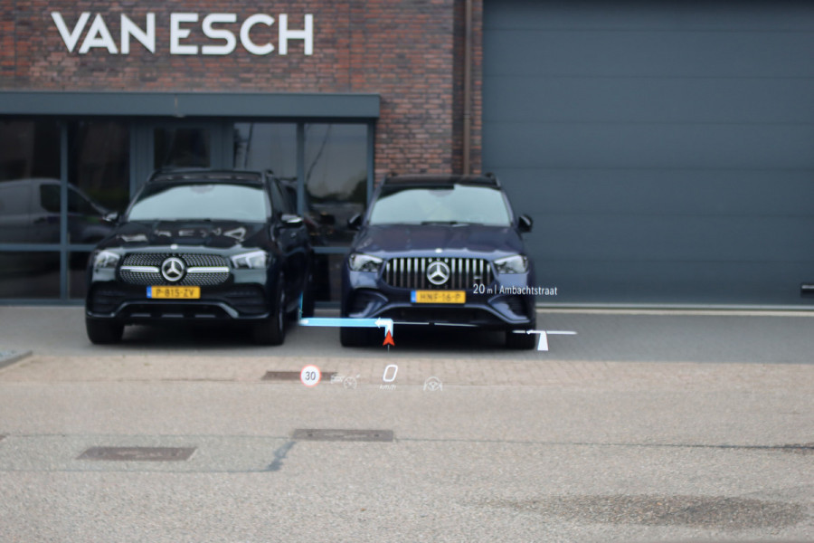 Mercedes-Benz GLC 400e 4MATIC AMG Line Aut9 | Luchtvering | Achterasbesturing | Distronic+ | Burmester | Stoelventilatie | Verwarmd Stuurwiel | Trekhaak | HUD | Leder | Digital Light | Panoramadak |