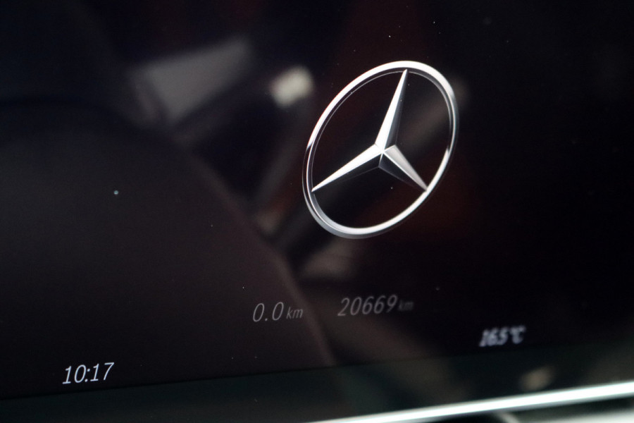Mercedes-Benz GLC 400e 4MATIC AMG Line Aut9 | Luchtvering | Achterasbesturing | Distronic+ | Burmester | Stoelventilatie | Verwarmd Stuurwiel | Trekhaak | HUD | Leder | Digital Light | Panoramadak |