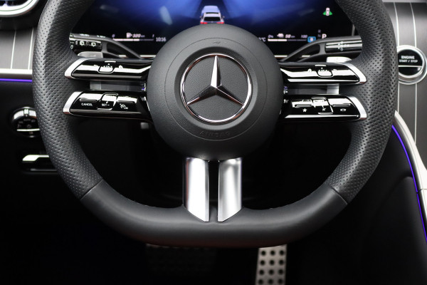 Mercedes-Benz GLC 400e 4MATIC AMG Line Aut9 | Luchtvering | Achterasbesturing | Distronic+ | Burmester | Stoelventilatie | Verwarmd Stuurwiel | Trekhaak | HUD | Leder | Digital Light | Panoramadak |
