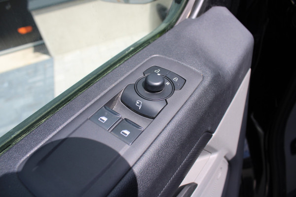 Ford Transit Custom 320 2.0 TDCI L2H1 Trend 170pk - Navigatie - LED koplampen - Camera - Trekhaak - Rijklaar