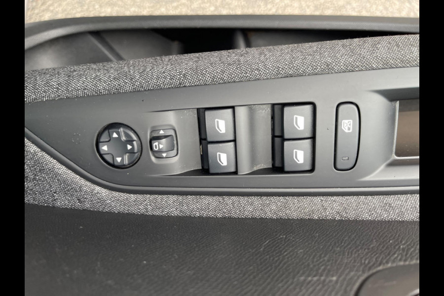 Peugeot 5008 1.2 PureTech BLEU LEASE EXCUTIVE 7-PERSOONS
