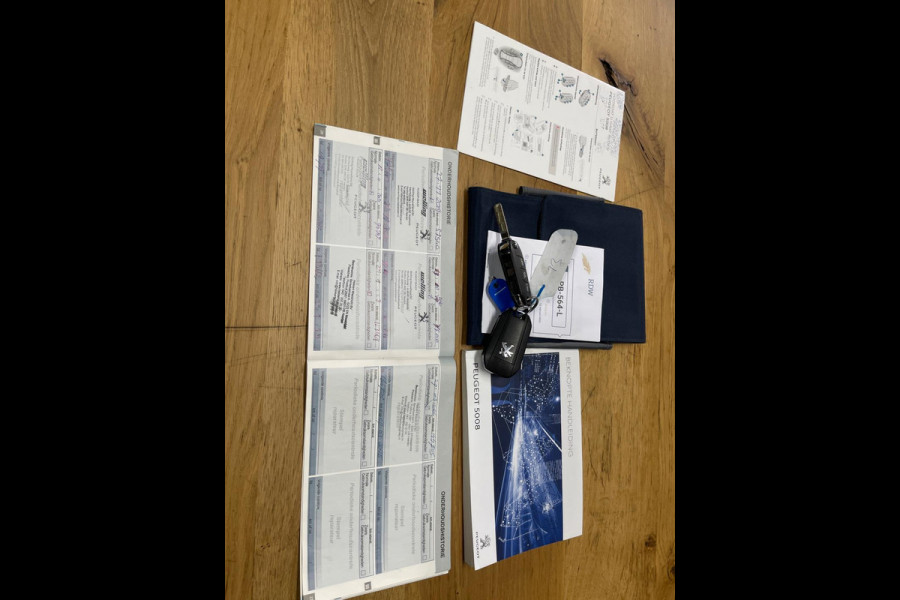 Peugeot 5008 1.2 PureTech BLEU LEASE EXCUTIVE 7-PERSOONS