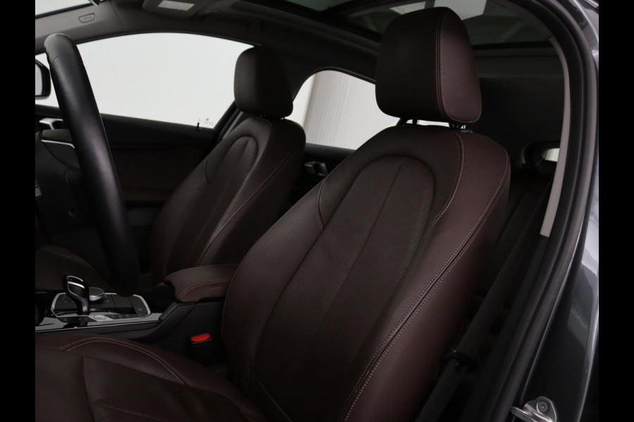 BMW 1-serie 118i Business Edition | Luxury Line | Panoramadak | Leder | Stoel & stuurverwarming | Camera | Carplay | Full LED | Live Cockpit | Navigatie | HiFi System | Parkeerhulp | Climate control