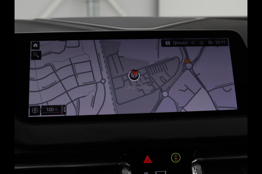 BMW 1-serie 118i Business Edition | Luxury Line | Panoramadak | Leder | Stoel & stuurverwarming | Camera | Carplay | Full LED | Live Cockpit | Navigatie | HiFi System | Parkeerhulp | Climate control