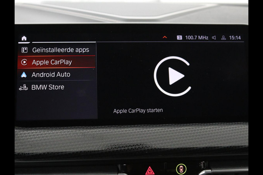 BMW 1-serie 118i Business Edition | Luxury Line | Panoramadak | Leder | Stoel & stuurverwarming | Camera | Carplay | Full LED | Live Cockpit | Navigatie | HiFi System | Parkeerhulp | Climate control