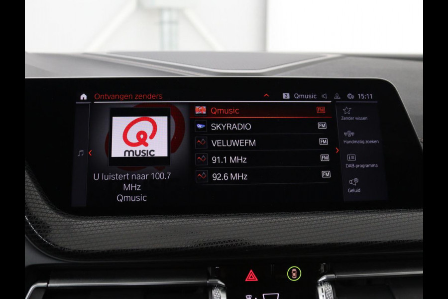 BMW 1-serie 118i Business Edition | Luxury Line | Panoramadak | Leder | Stoel & stuurverwarming | Camera | Carplay | Full LED | Live Cockpit | Navigatie | HiFi System | Parkeerhulp | Climate control