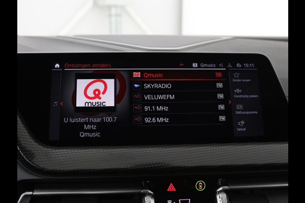 BMW 1-serie 118i Business Edition | Luxury Line | Panoramadak | Leder | Stoel & stuurverwarming | Camera | Carplay | Full LED | Live Cockpit | Navigatie | HiFi System | Parkeerhulp | Climate control