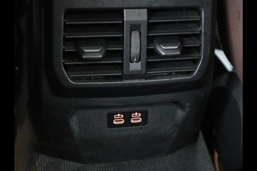 BMW 1-serie 118i Business Edition | Luxury Line | Panoramadak | Leder | Stoel & stuurverwarming | Camera | Carplay | Full LED | Live Cockpit | Navigatie | HiFi System | Parkeerhulp | Climate control