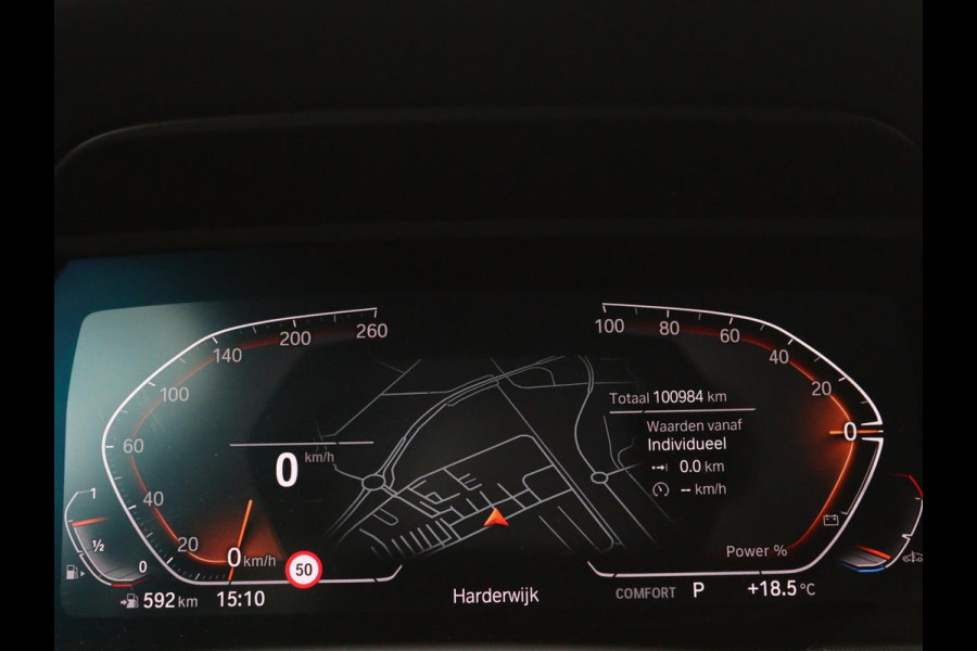 BMW 1-serie 118i Business Edition | Luxury Line | Panoramadak | Leder | Stoel & stuurverwarming | Camera | Carplay | Full LED | Live Cockpit | Navigatie | HiFi System | Parkeerhulp | Climate control
