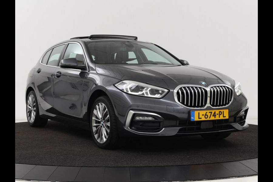BMW 1-serie 118i Business Edition | Luxury Line | Panoramadak | Leder | Stoel & stuurverwarming | Camera | Carplay | Full LED | Live Cockpit | Navigatie | HiFi System | Parkeerhulp | Climate control