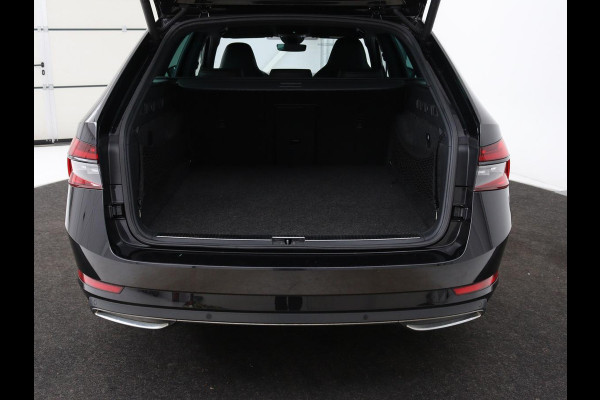 Škoda Superb 1.4 TSI iV Sportline | Leder/Alcantara | Stoel & stuurverwarming | Adaptive cruise | Matrix LED | Camera | Navigatie | Keyless | Carplay | Navigatie | Memory | Virtual Cockpit | PHEV