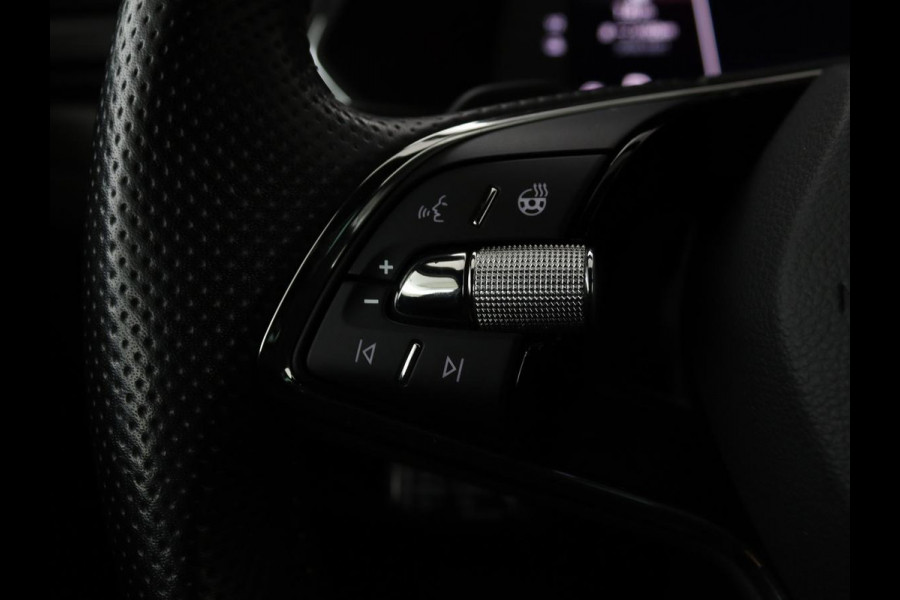 Škoda Superb 1.4 TSI iV Sportline | Leder/Alcantara | Stoel & stuurverwarming | Adaptive cruise | Matrix LED | Camera | Navigatie | Keyless | Carplay | Navigatie | Memory | Virtual Cockpit | PHEV
