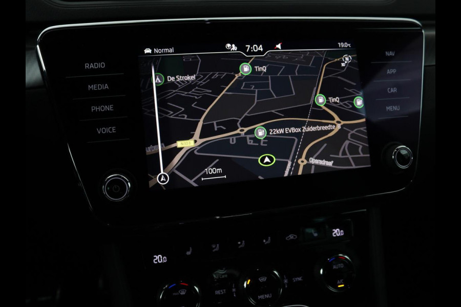 Škoda Superb 1.4 TSI iV Sportline | Leder/Alcantara | Stoel & stuurverwarming | Adaptive cruise | Matrix LED | Camera | Navigatie | Keyless | Carplay | Navigatie | Memory | Virtual Cockpit | PHEV