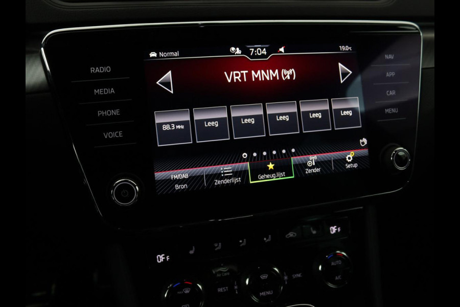 Škoda Superb 1.4 TSI iV Sportline | Leder/Alcantara | Stoel & stuurverwarming | Adaptive cruise | Matrix LED | Camera | Navigatie | Keyless | Carplay | Navigatie | Memory | Virtual Cockpit | PHEV