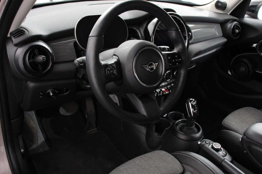 MINI Mini 1.5 Cooper Maximise Steptronic 5 deurs | Navigatie | Apple Carplay/Android Auto | Camera | Parkeer sensoren | Airco | Dab | Cruise Control | Led