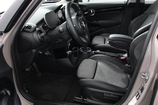 MINI Mini 1.5 Cooper Maximise Steptronic 5 deurs | Navigatie | Apple Carplay/Android Auto | Camera | Parkeer sensoren | Airco | Dab | Cruise Control | Led