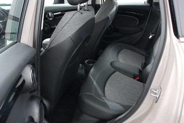 MINI Mini 1.5 Cooper Maximise Steptronic 5 deurs | Navigatie | Apple Carplay/Android Auto | Camera | Parkeer sensoren | Airco | Dab | Cruise Control | Led