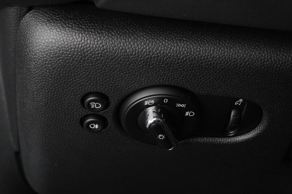 MINI Mini 1.5 Cooper Maximise Steptronic 5 deurs | Navigatie | Apple Carplay/Android Auto | Camera | Parkeer sensoren | Airco | Dab | Cruise Control | Led