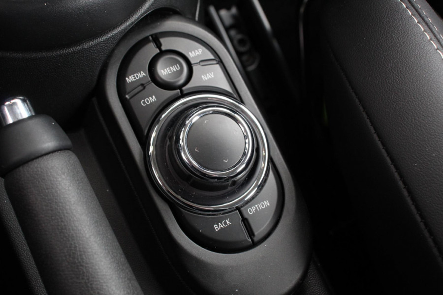 MINI Mini 1.5 Cooper Maximise Steptronic 5 deurs | Navigatie | Apple Carplay/Android Auto | Camera | Parkeer sensoren | Airco | Dab | Cruise Control | Led
